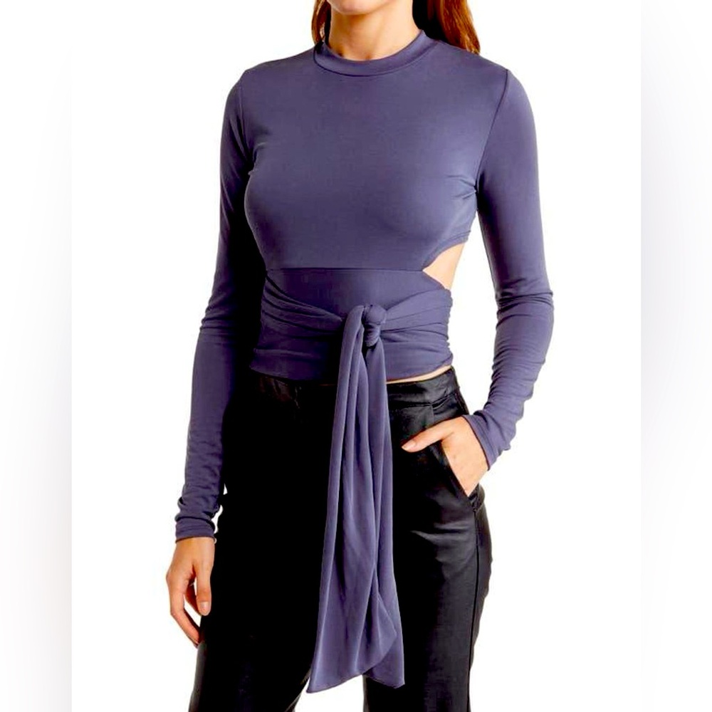 Go Couture
Women's Blue Wrap Front Long Sleeve Top size medium